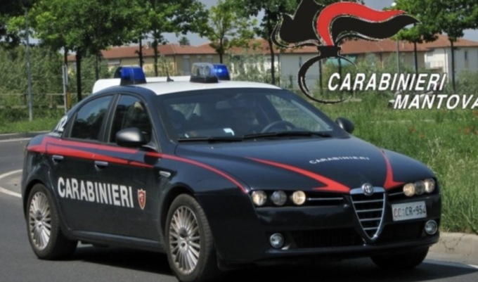 Si introducono di notte a scuola per rubare denaro dal distributore automatico di bevande