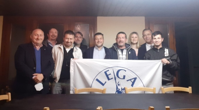 Lega Coccaglio, chiesta l’espulsione per quattro militanti «ribelli»: «Quella è la porta»