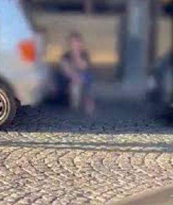 Shock a Rivoltella: donna defeca davanti ai locali:  esasperati residenti e negozianti