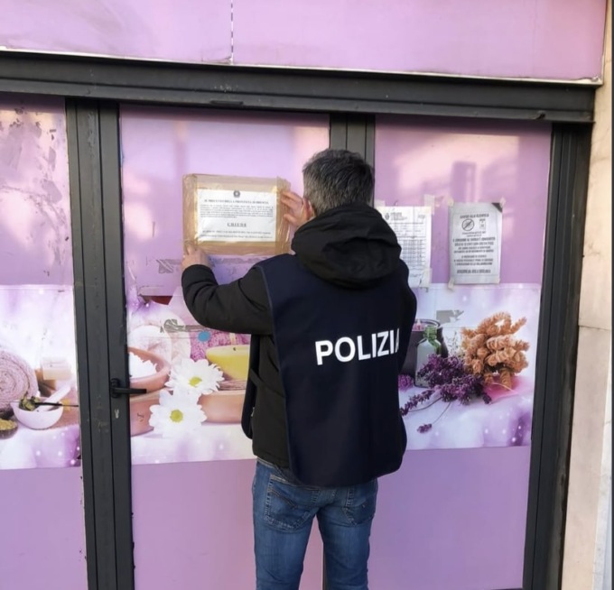 Attività di prostituzione in due centri massaggi a Brescia: la scoperta