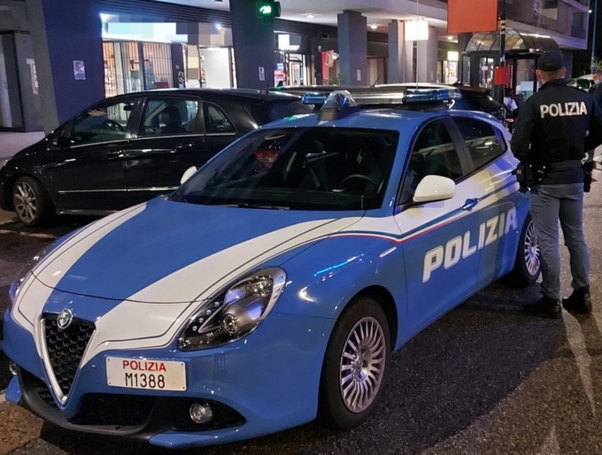 Polizia di Stato, il blitz: multa da oltre 8mila euro per una sala scommesse sul Garda