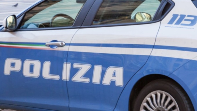 Cerca di sottrarle il telefono, 26enne colpisce una minorenne con uno schiaffo