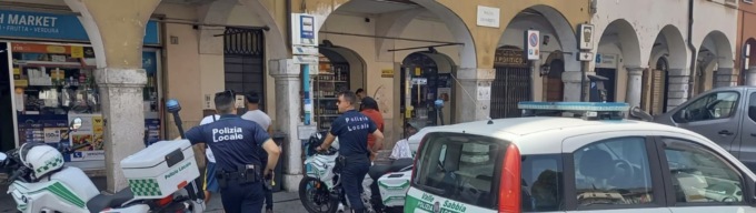 Fermato per una manovra strana, 30enne trovato senza patente