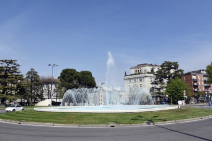 Giornata Nazionale per la Lotta contro le leucemie: la fontana di piazzale Repubblica si illumina di rosso