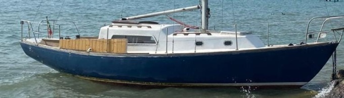 Imbarcazione arenata nel basso Garda: si cerca il proprietario