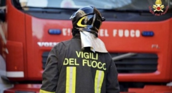 Incendio alla palazzina Calatafimi a Brescia: locali inagibili