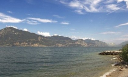 Lago di Garda, campionati di windsurf e wingfoil: la Guardia Costiera raccomanda prudenza