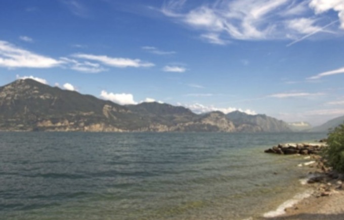 Lago di Garda, campionati di windsurf e wingfoil: la Guardia Costiera raccomanda prudenza