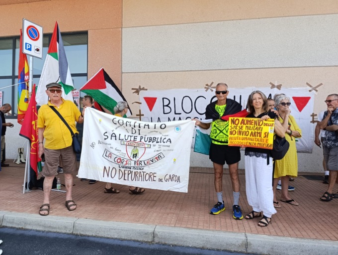 Manifestazione contro il riarmo all’aeroporto di Montichiari