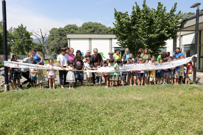 Murale del plesso comunale Tadini: il taglio del nastro