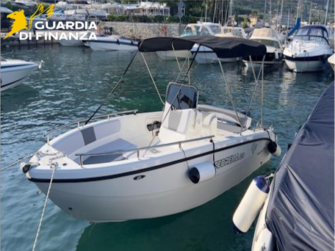 Natante alla deriva sul Garda: l’intervento delle Fiamme Gialle