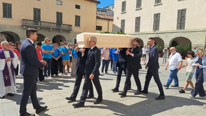 L’ultimo saluto al bagnino Matteo Formenti: “Aveva scelto per sé uno standard morale altissimo”