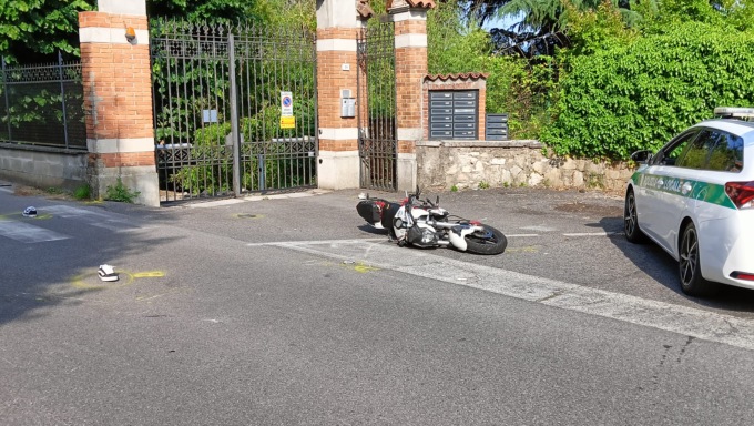 Scontro auto moto a Palazzolo sull’Oglio, arriva l’elisoccorso per un 18enne