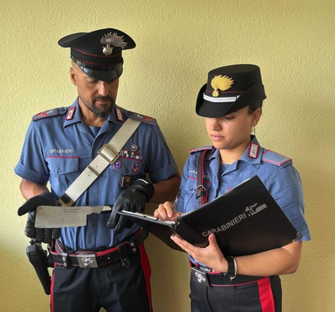 Sorpreso alla guida di un’auto appena rubata: arresto e espulsione