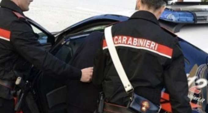 Stalking e violazione di domicilio: 31enne arrestato in flagranza di reato