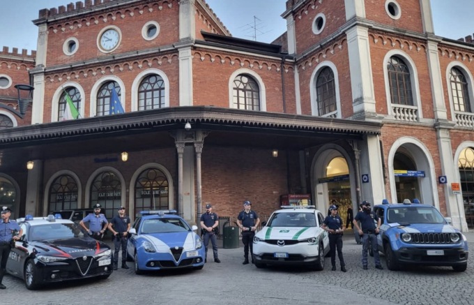 Stazione Ferroviaria di Brescia: controlli della polizia, 122 persone nel mirino