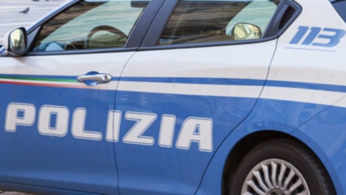 Strappa catenina d’oro dal collo di una minorenne: scatta l’espulsione dall’Italia