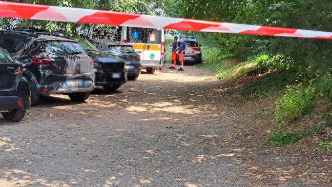 Oggi i funerali del bagnino, a Chiari è lutto cittadino. Il sindaco: “Non si può far finta di nulla”