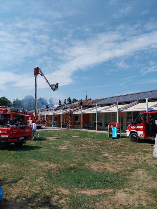 A fuoco il tetto dell’asilo