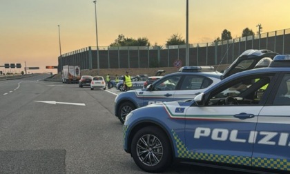 Alla guida sotto l’effetto di alcol e droghe: la Polizia ritira 5 patenti, 143 i veicoli controllati