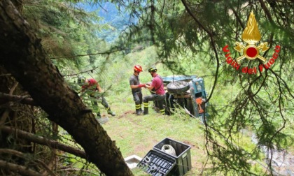 Auto si ribalta sul fianco: l’intervento dei Vigili del Fuoco