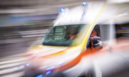 Cade dalla bicicletta, nulla da fare per un anziano