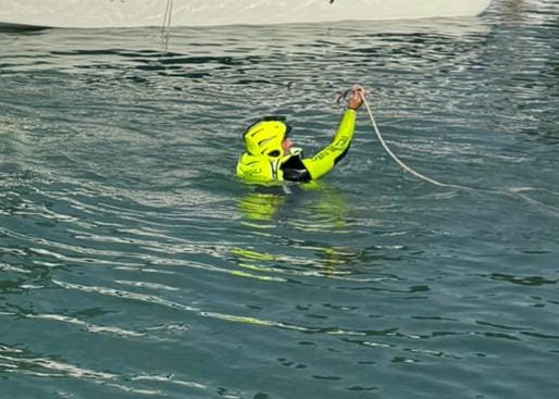 Cade in acqua e muore a Padenghe sul Garda: la vittima è Musiliu Sunmola