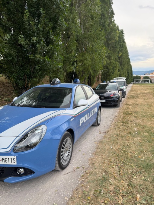 Controlli straordinari in città a Brescia: sequestrati coltello, droga e 60 cartucce
