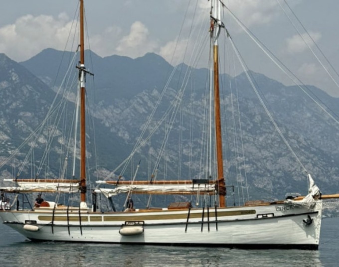 Estate Musicale del Garda 2025: l’anteprima a bordo di uno storico veliero nel golfo di Salò