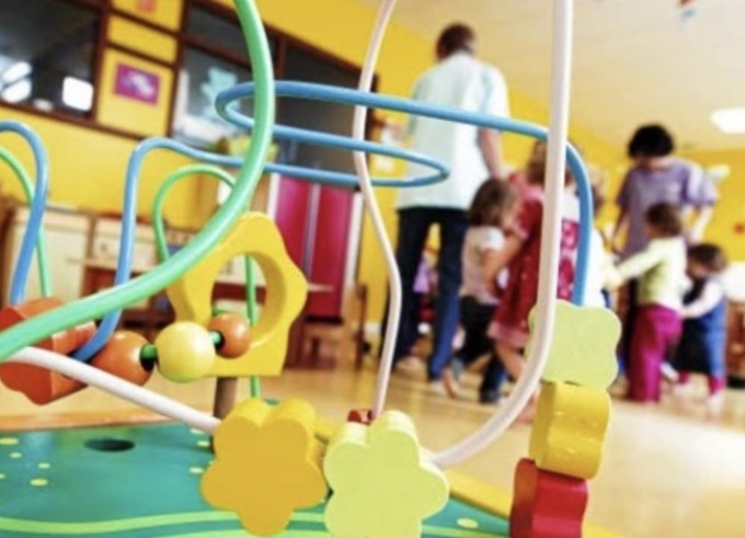 Fa troppo caldo: i nidi comunali della città si difendono con apparecchi raffrescanti