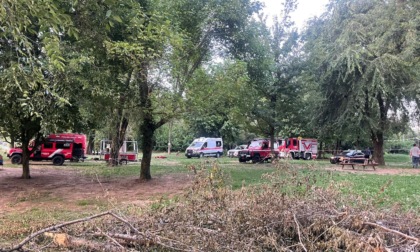 “Si sono tuffati e non sono riemersi”: sospese per la notte le ricerche dei due ragazzi nell’Oglio