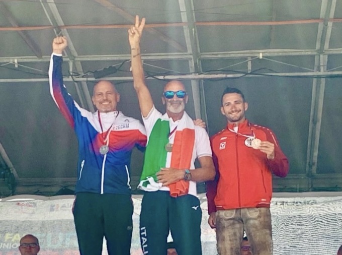 Guarinelli è campione Europeo di paracadutismo a Klatovy