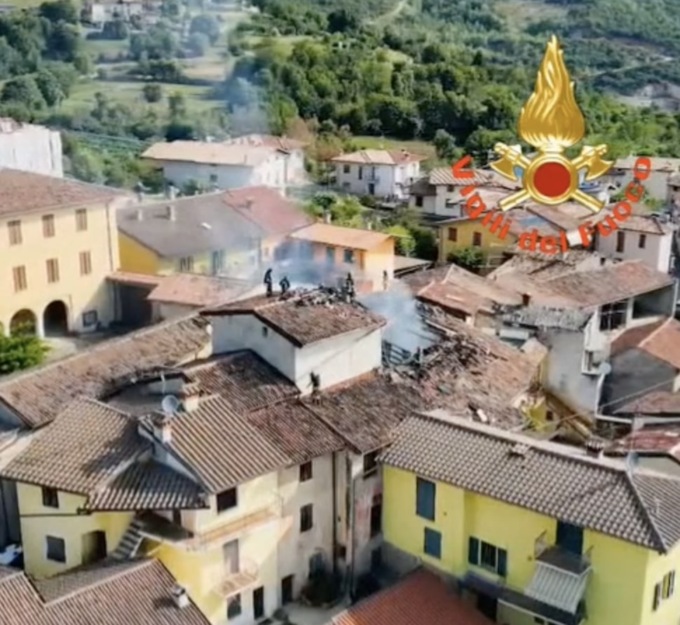 Incendio deposito a Serle: l’intervento dei Vigili del Fuoco