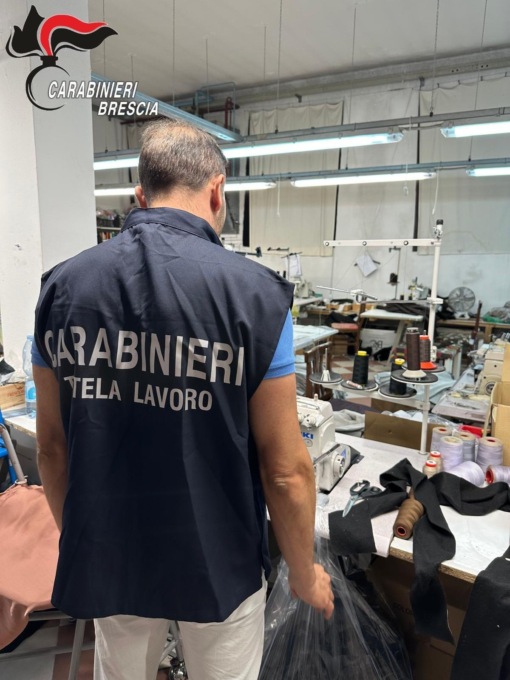 Lavoratori in nero e senza permesso di soggiorno: la scoperta in un’azienda tessile a Orzinuovi