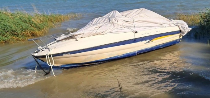 Natante spiaggiato nel Basso Garda, l’appello della Guardia Costiera