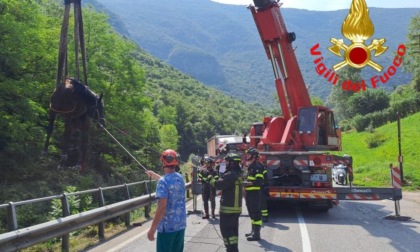Nave, cavallo scivola nel torrente Garza: l’intervento dei Vigili del Fuoco