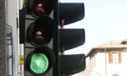 Nuovo impianto semaforico a chiamata pedonale: al via la sperimentazione a Brescia