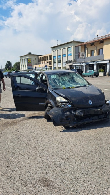 Malore al volante per una donna: carambola sulla Provinciale