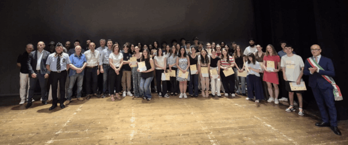 Oltre 40 borse di studio ai giovani: “Gli studenti meritevoli sono un patrimonio della comunità”