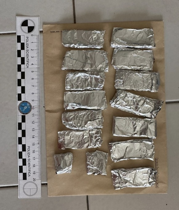 Spaccio: scattano le manette per un 32enne, applicato il Daspo Willy