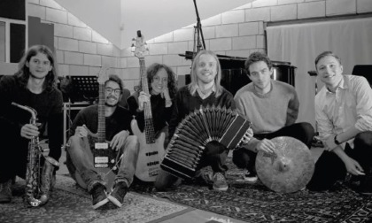 Sueño in concerto sulla spiaggia della Limonaia Pra’ dela Fam