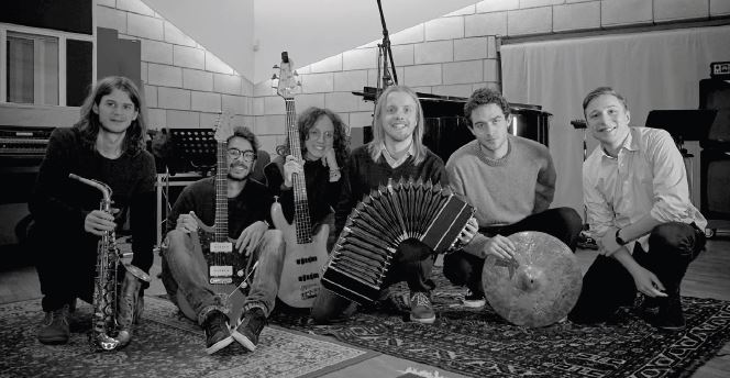 Sueño in concerto sulla spiaggia della Limonaia Pra’ dela Fam