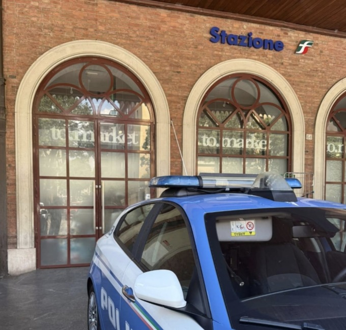 Tenta di rubare a bordo di un treno ad alta velocità: irregolare sul territorio, sarà espulso