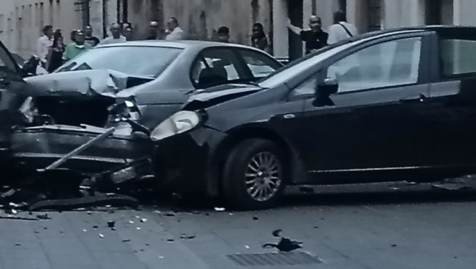 Tragedia sfiorata a Borgosatollo: auto contromano 53enne gravissimo