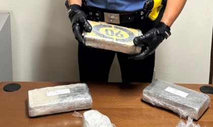 Trovato con la droga nell’auto, oltre 3 chilogrammi di cocaina in casa: arrestato un 26enne