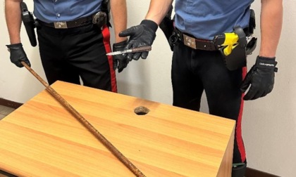 Violenta lite in strada a Brescia: spunta un coltello, scattano due denunce