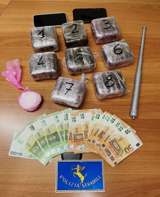 Fermati sulla Brebemi a Chiari, in auto 4 chili di hashish e 500 grammi di cocaina