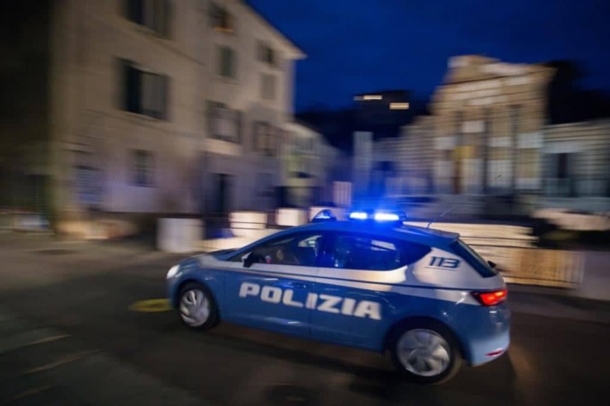 Spaccate nella notte in centro a Brescia: scattano tre arresti
