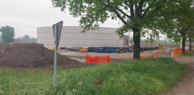 Remedello, vasca di digestato tra case e ferrovia: cittadini senza risposte ma tante preoccupazioni