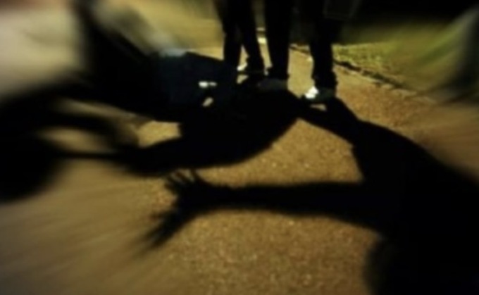 Aggredito con un sasso e calci violenti a Brescia: arrestati due ventenni